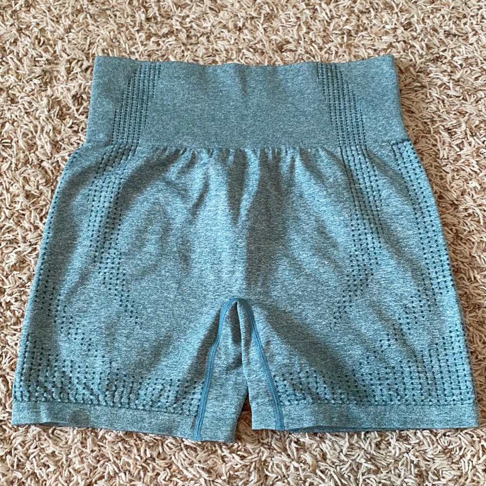 M biker shorts never worn